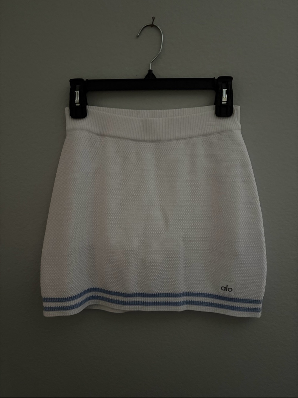 ALO Yoga White Mini Skort with Blue Trim